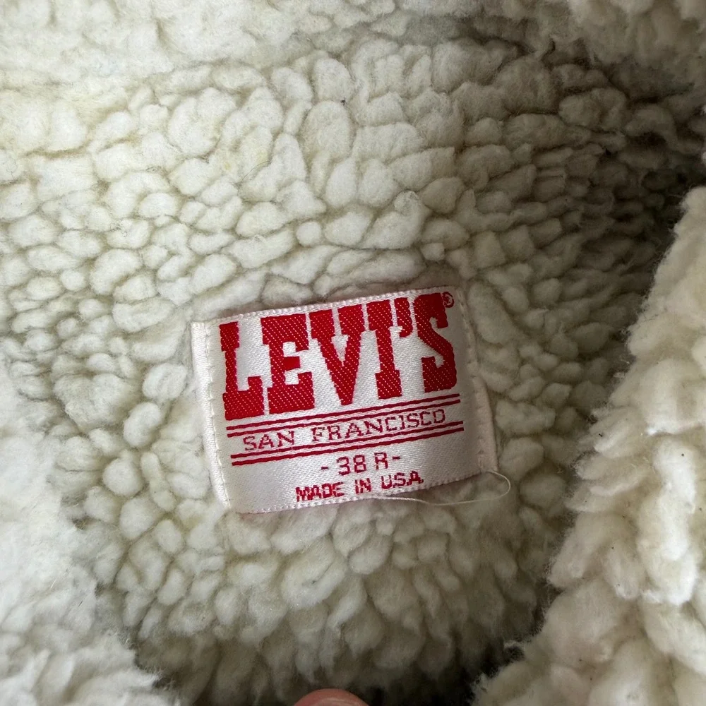 Vintage Levis 70608 Denim Trucker Jacket Blue Sherpa Lined Made in USA Mens 38R